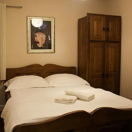 Varos Gostinjska kuća