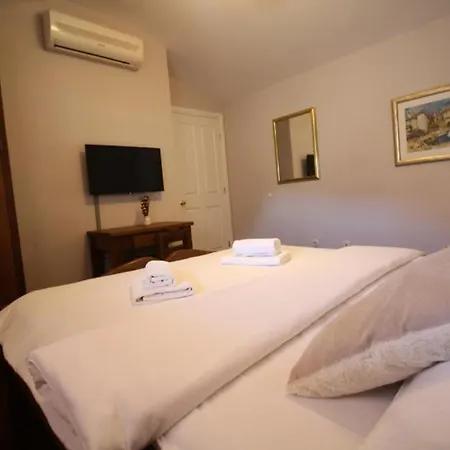Varos Guest house