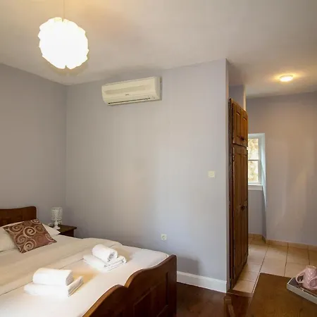 Guest house Varos 3*