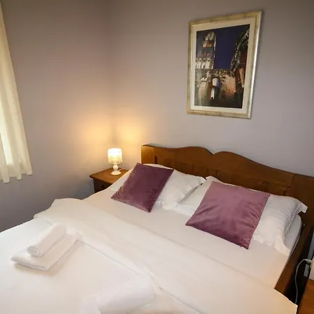 Varos Guest house