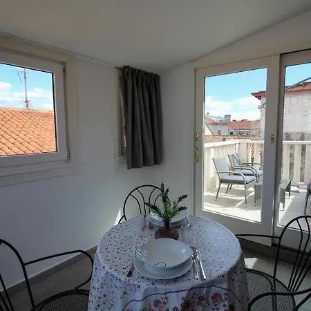 Varos-charming Stone House In Old Town Split
