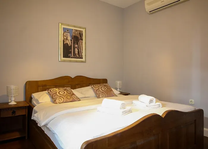 Πανσιόν Varos 3*