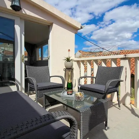 Varos-charming Stone House In Old Town Maison d'hôtes