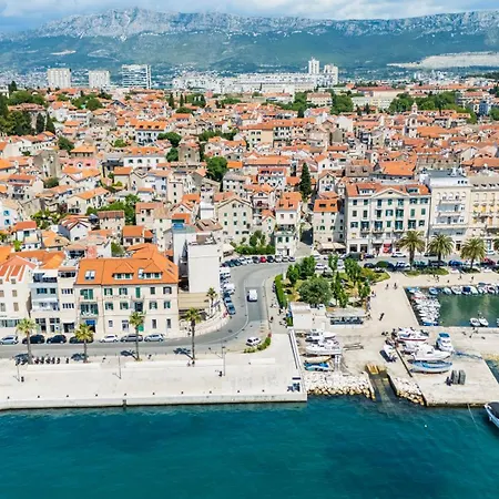Varos-charming Stone House In Old Town Maison d'hôtes 3*